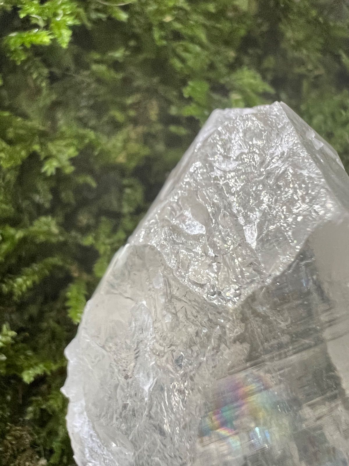 龍脈の精髄 虹入り水晶 「純白の守護と浄化の光」（売上の一部は保護猫活動に使用） 龍脈の精髄 ― 虹入り水晶 「純白の守護と浄化の光」（売上の