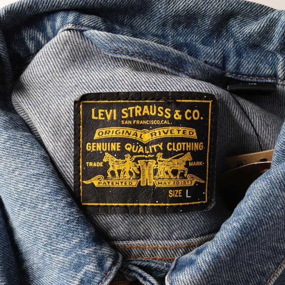 LEVI’S リーバイス x スター・ウォーズ デニムジャケット（サイズ S） リーバイス×『スター・ウォーズ』ダース・ベイダーを描いた