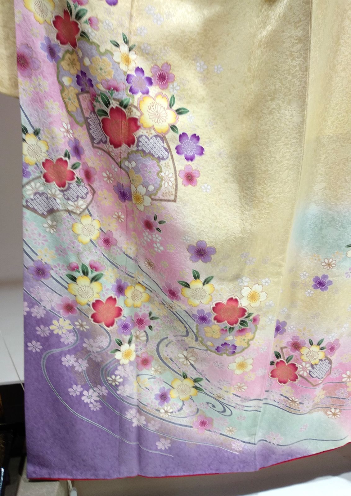 振袖【中古】 仕立上がりリサイクル品 淡い黄色 花柄 正絹 R166 - メルカリ