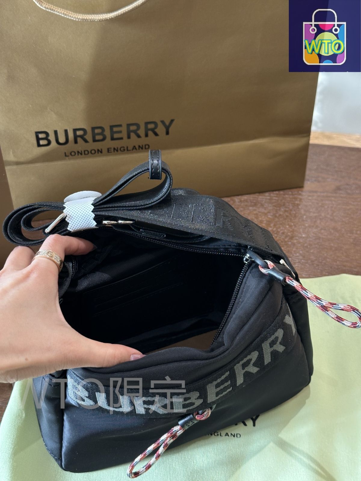 今日特価】Burberry ナイロン カメラバッグ 23cm - メルカリ