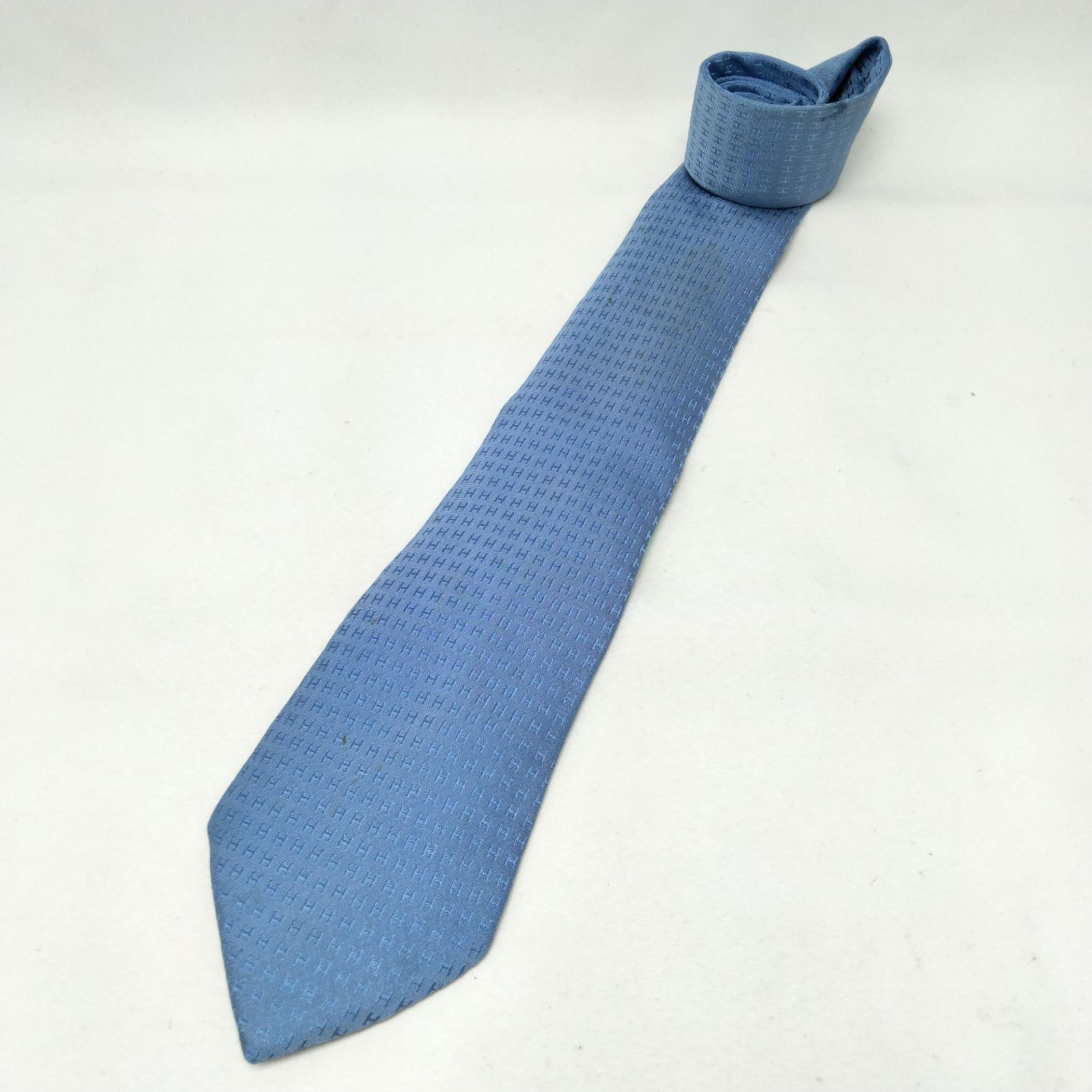 HERMES ライトブルー ネクタイ　新品未使用タグ付き ✨️HERMES✨️エルメス ネクタイ ライトブルー クリーニングタグ付き