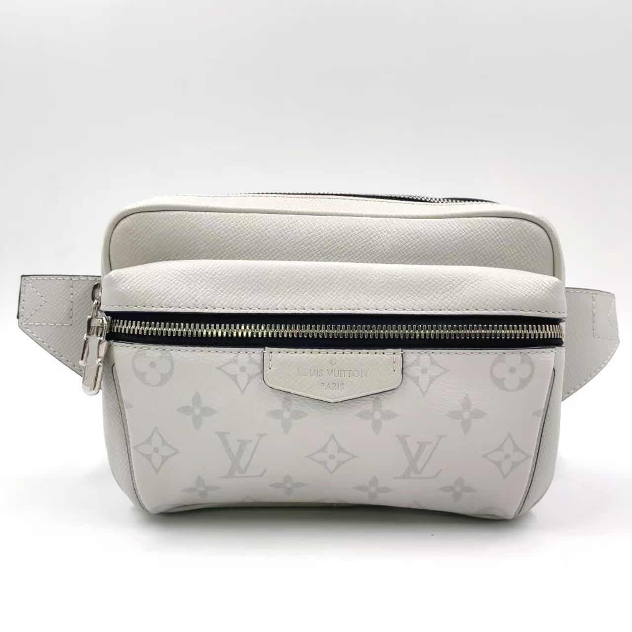 LOUIS VUITTON バムバッグ アウトドア タイガラマ タイガラマ RFID対応 レザー×PVC ライトグレー ボディバッグ シルバー M30247