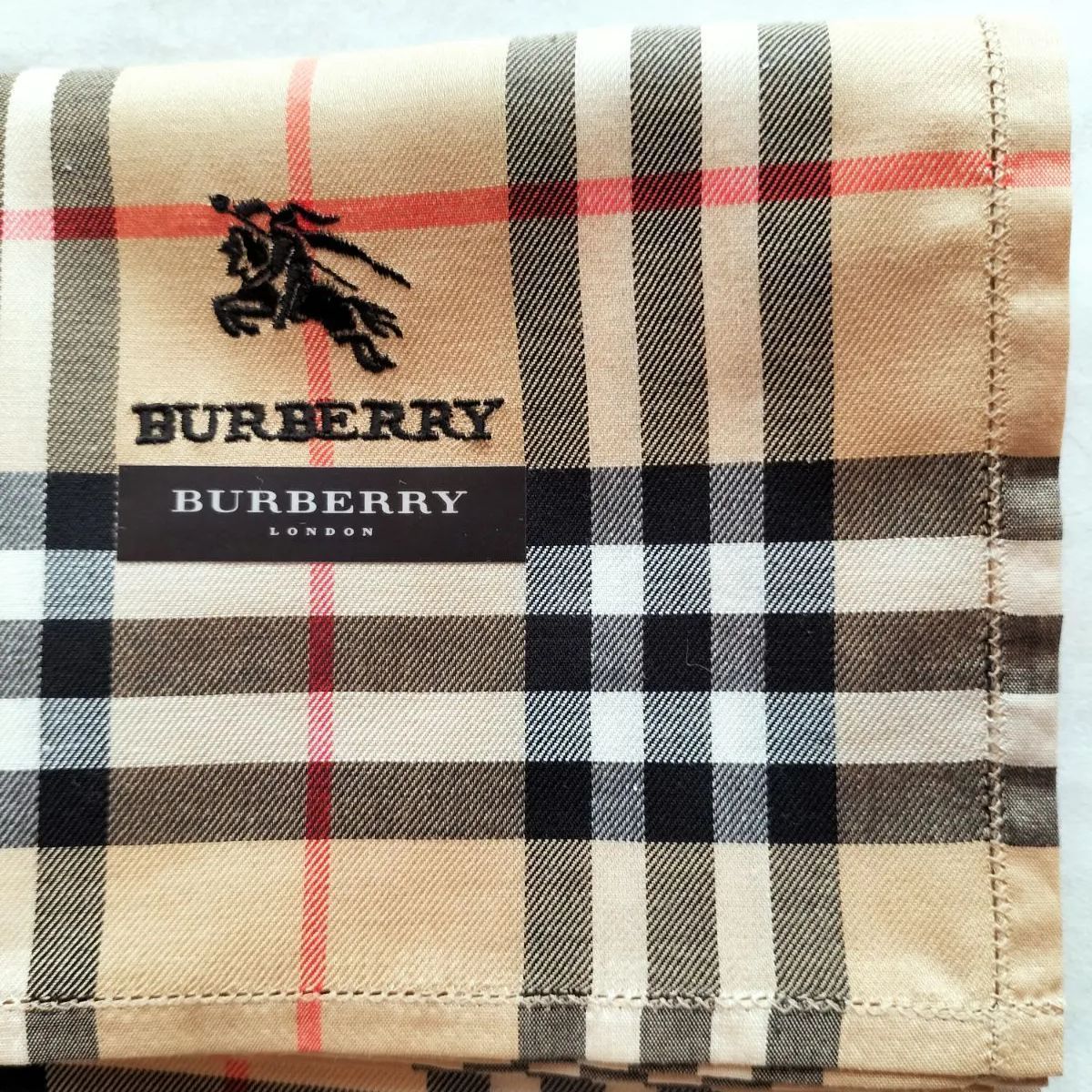 生まれのブランドで バーバリー Burberry ハンカチ BURBERRY