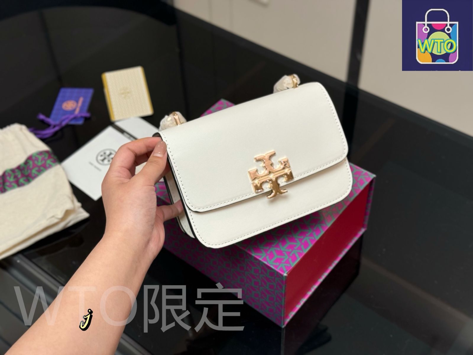未使用　トリバーチ　7 TORY BURCH 並行輸入 トリーバーチ 2つ折り財布 エマーソン