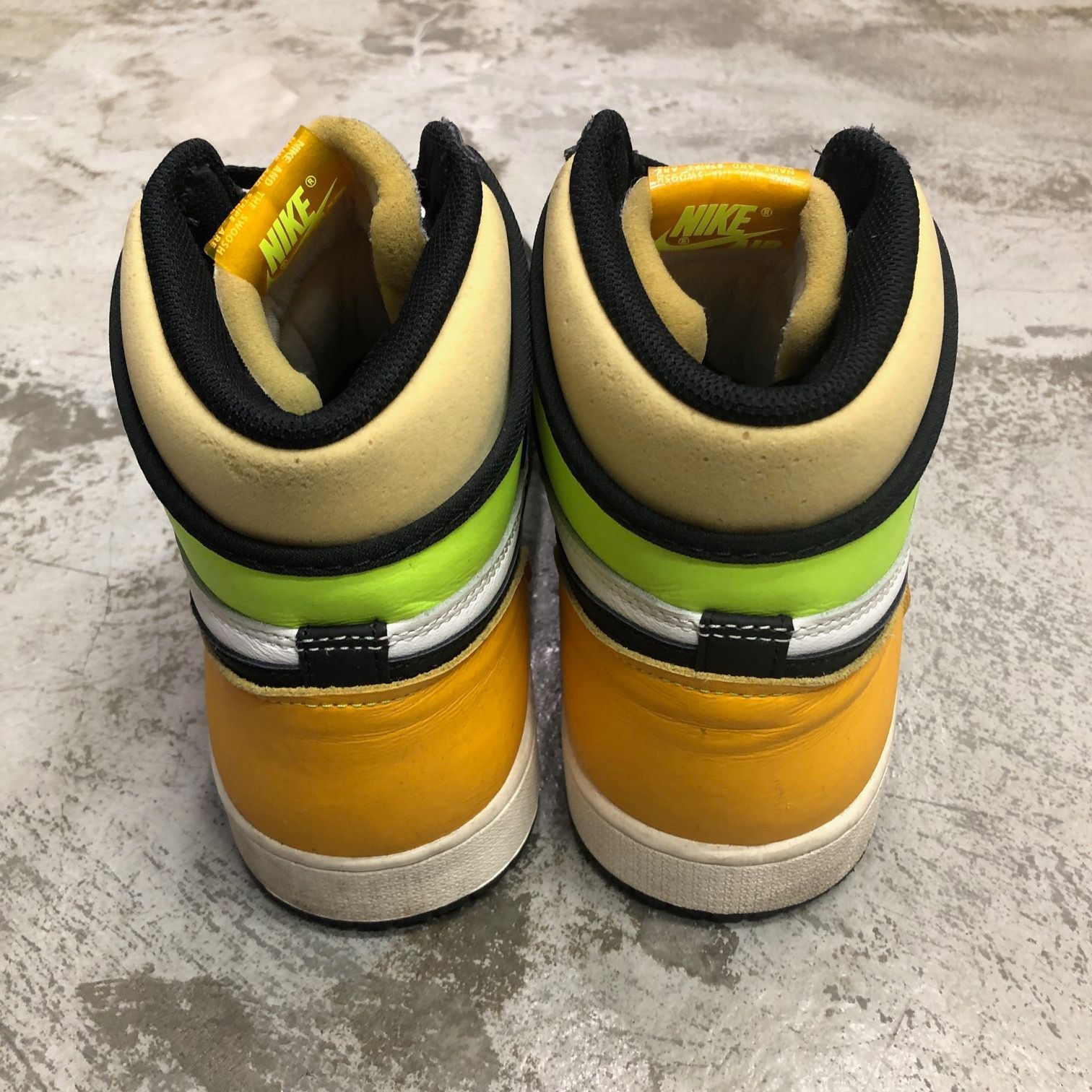 国内正規 NIKE AIR JORDAN 1 HIGH OG VOLT GOLD 555088-118 ボルト  