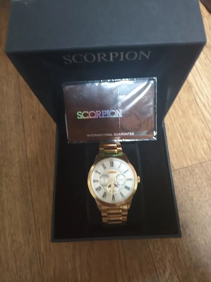 スコーピオン ムーンフェイズ 時計