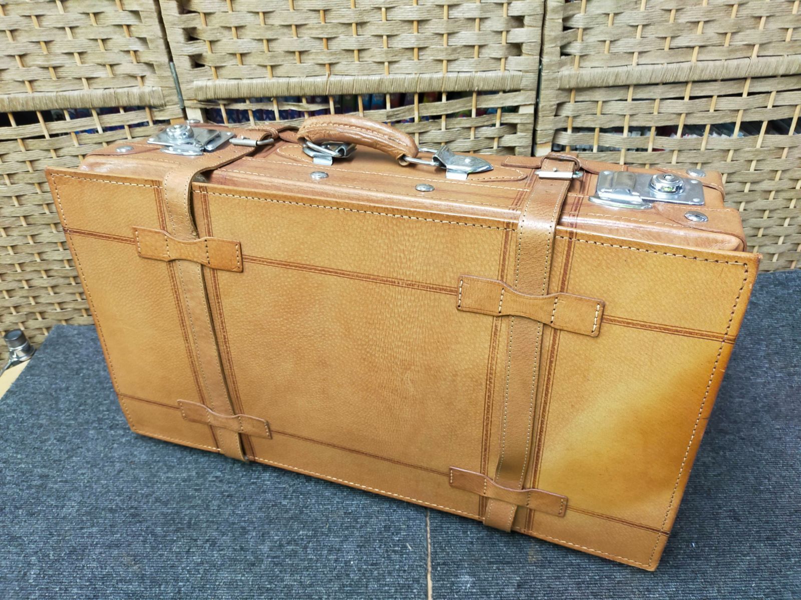 グリフィス スパイスボトルセット ラック付き 赤 ミルクガラス