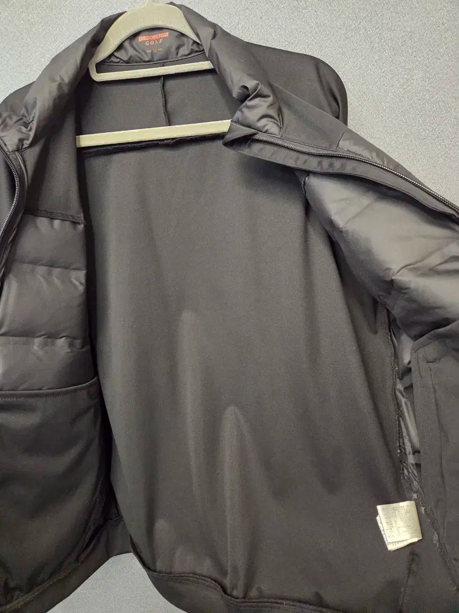 ゴルフ 軽量ジップアップ