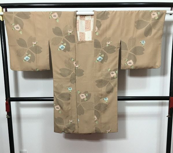 中古】Lサイズ 正絹 コート 黄ベージュ色地に椿模様 道行 - メルカリ 