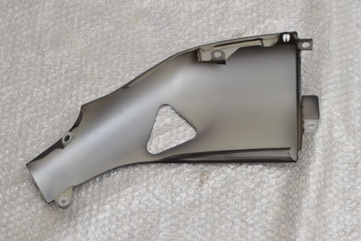 新車外し品】トヨタ 200系 ハイエース 7型 純正 コーナーパネル