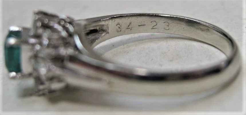 Pt900 プラチナ リング 指輪 エメラルド0.34ct ダイヤ0.23ct d - メルカリ