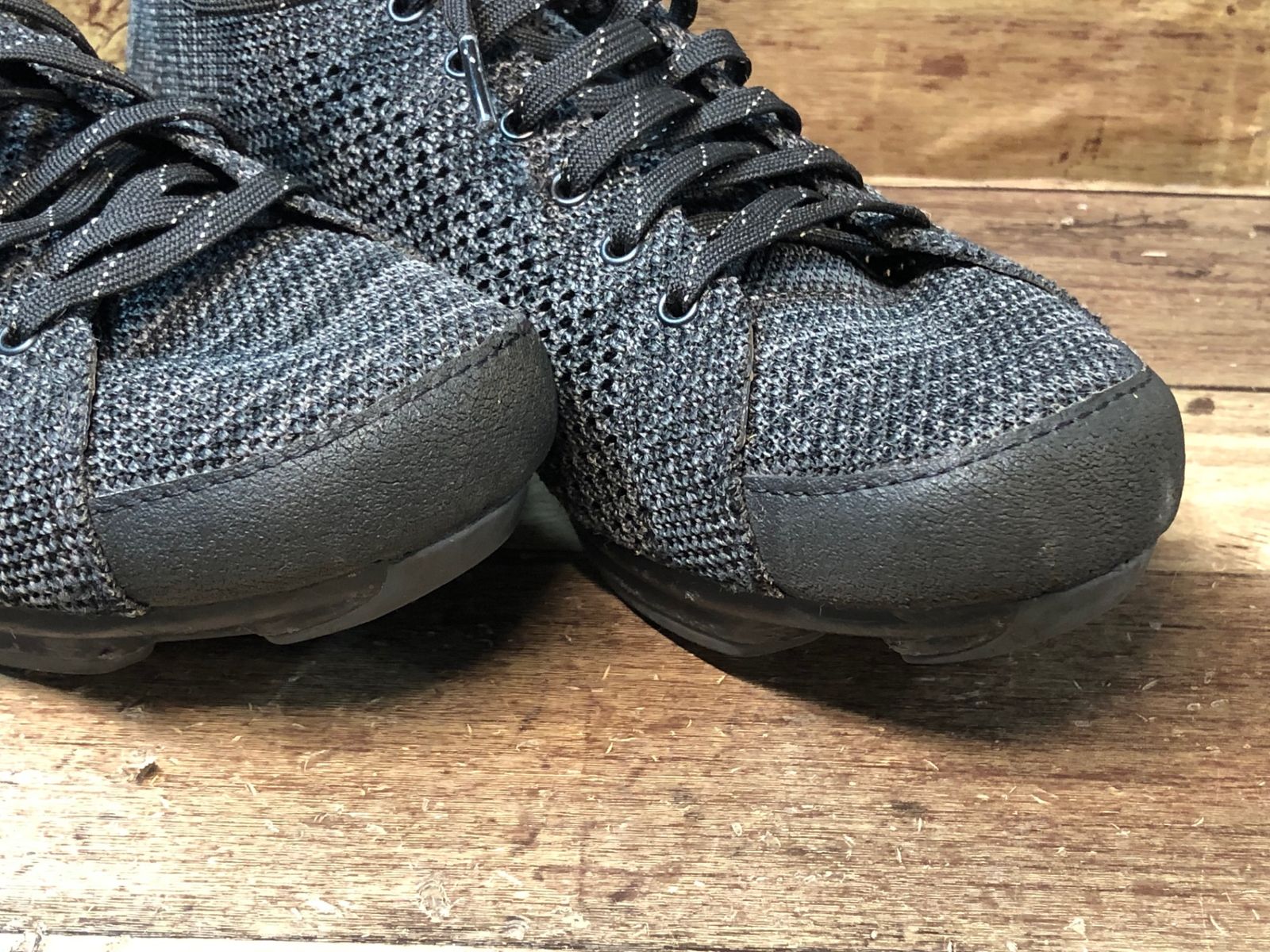 GIRO サイクリングシューズ　LATCH スニーカー グレー 黒 EU40 GIRO/ジロ】LATCH Dark Shadow