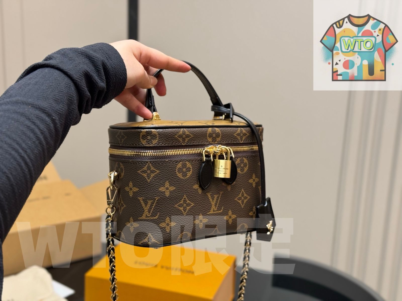 ルイヴィトン　ポーチ　美品 ヴァニティ・チェーン ポーチ モノグラム・リバース｜ルイ