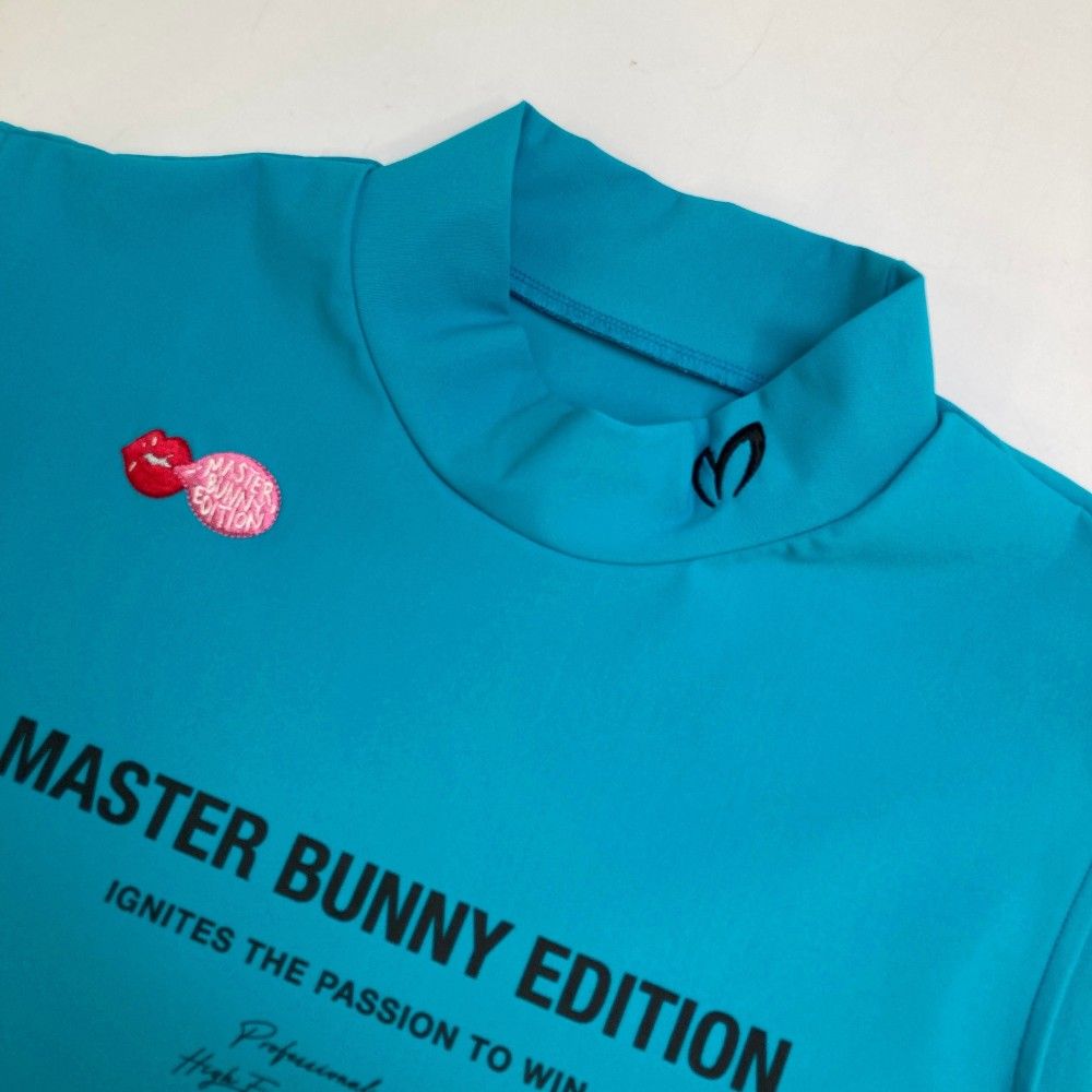 サイズ：2 MASTER BUNNY EDITION マスターバニーエディション 2024年 ノースリーブ ハイネックシャツ  ブルー系 [240101282371] ゴルフウェア レディース ストスト サイズ：2 MASTER BUNNY EDITION マスターバニーエディション