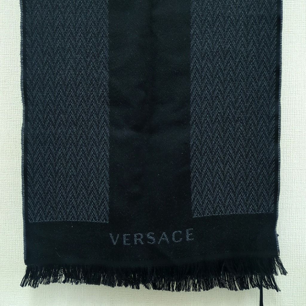 ジャンニヴェルサーチストール GIANNI VERSACE(ジャンニヴェルサーチ) 総柄シルクストール