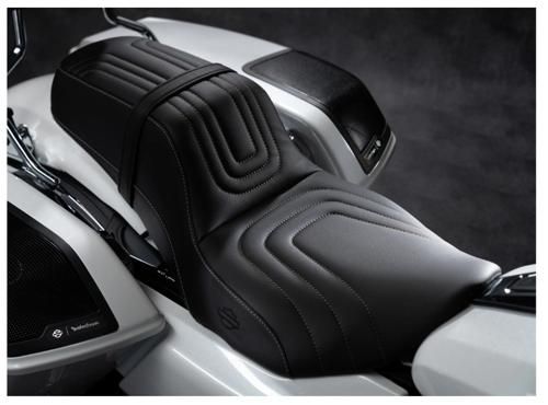 SWITCHBACK ツーリングシート Uステッチ 2023年以降FLHXSE、FLTRXSE
