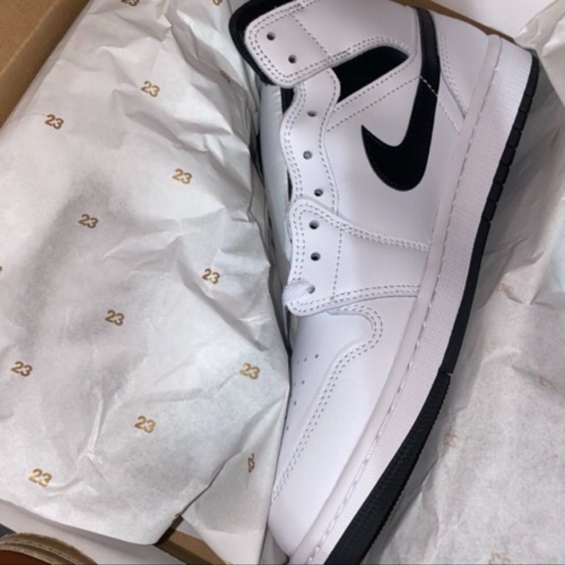 専用 Nike Jordan 1 Mid ホワイト JORDAN BRAND AIR JORDAN 1 MID WHITE/TROPICAL TWIST-BLACK