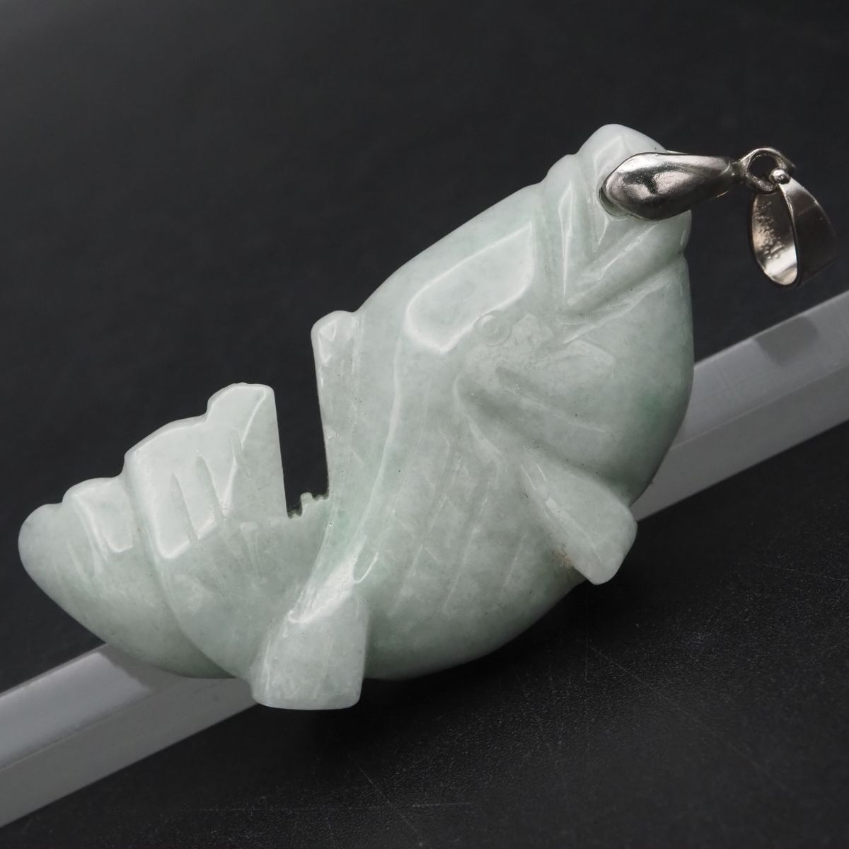 G331 翡翠 ヒスイ 18KGP XP刻印 ペンダント トップ 魚彫刻 フィッシュ デザイン シルバー チャーム ヘッド