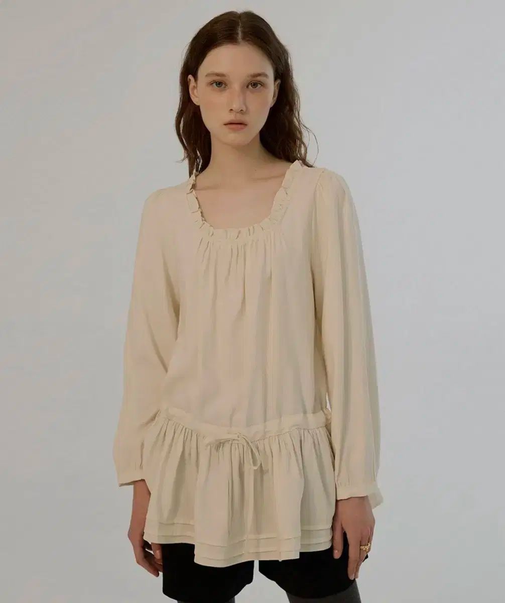 Adel Frill Blouse クリーム 黒