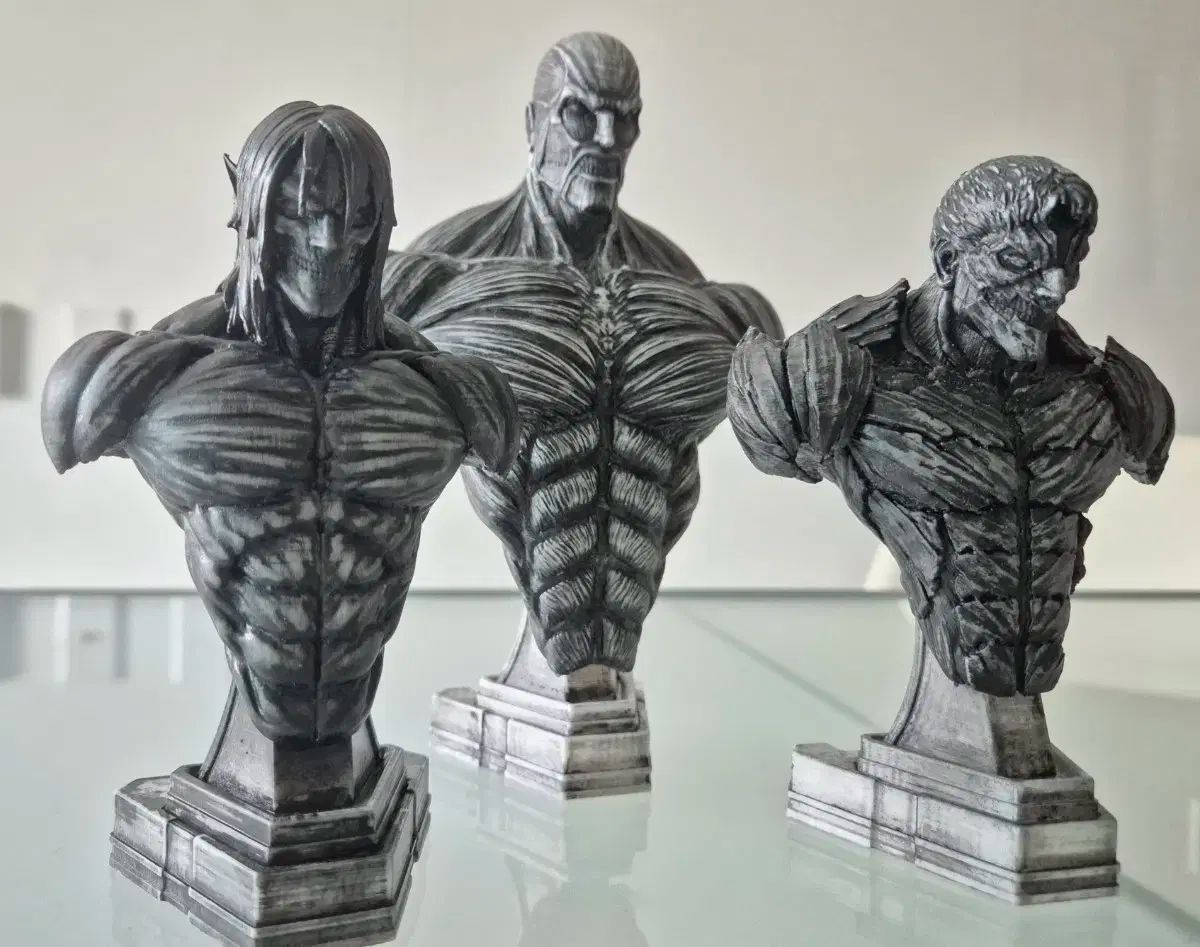 超大型巨人 鎧の巨人 進撃の巨人 胸像 フィギュア