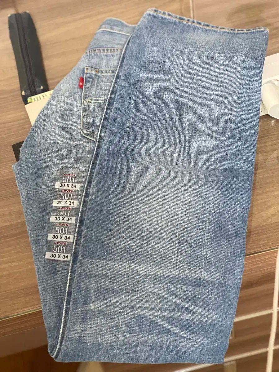 W30 L34