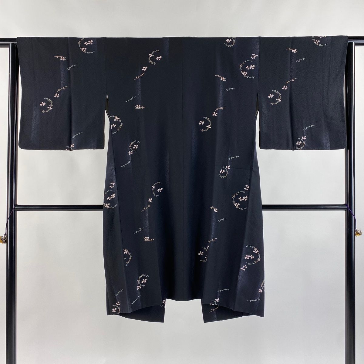 道中着 身丈105cm 裄丈62.5cm S 和装コート 鈴乃屋 松葉 花 黒 正絹