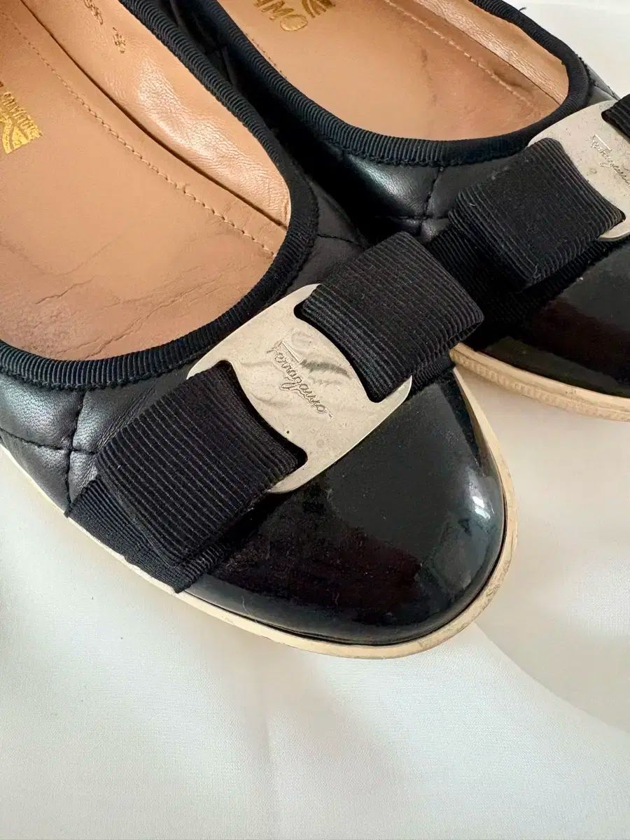 フェラガモ ブラック ヴァラ フラットシューズ 38|245 正規品 NICORILABO_COM