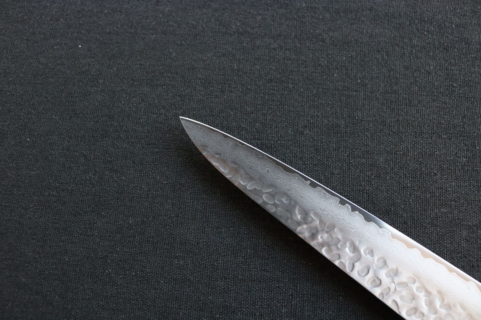 認識の高い 堺孝行 筋引 包丁 VG10鋼 槌目 ダマスカス33層 240mm 07397