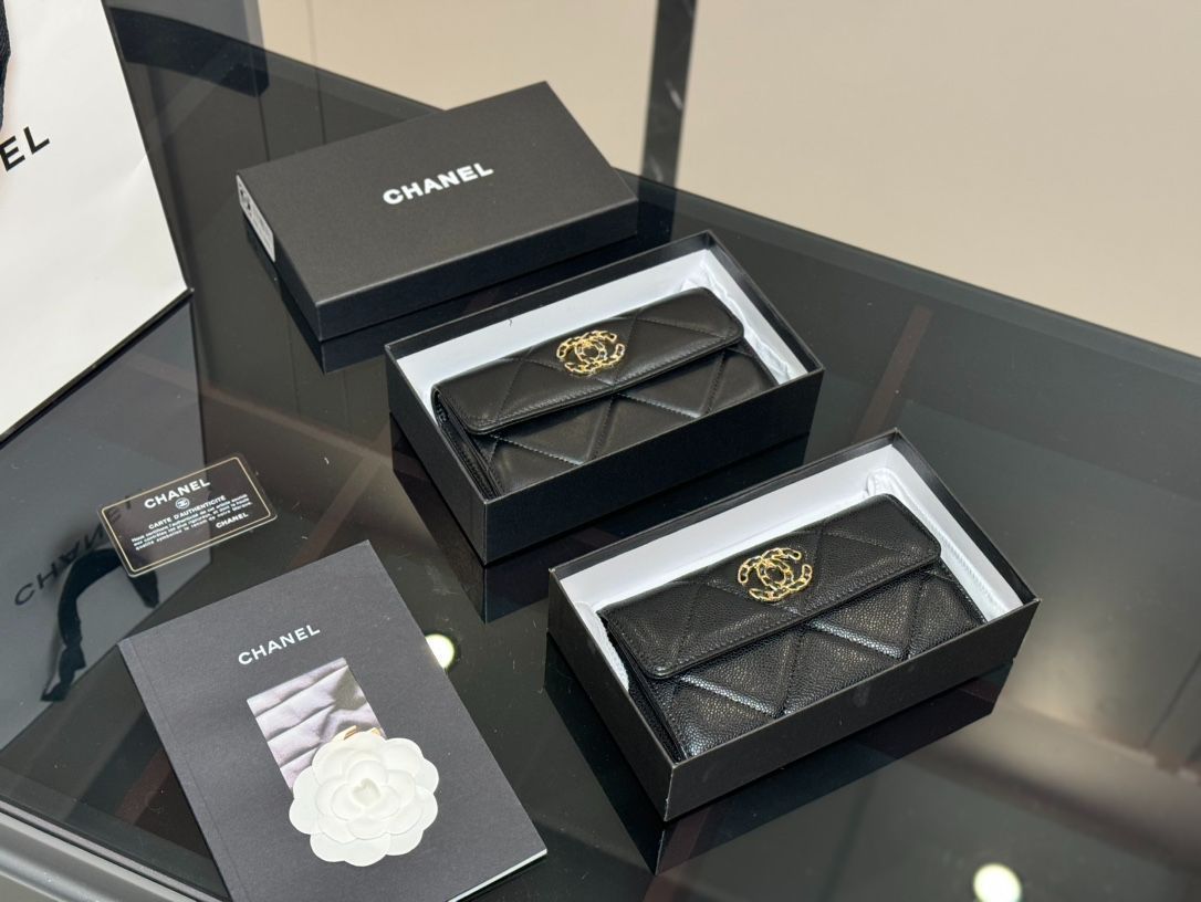 【タルト】シャネル⭐︎チェーンウォレット⭐︎美品 本日限定特価】シャネル チェーンウォレット 18.11cm フルレザー