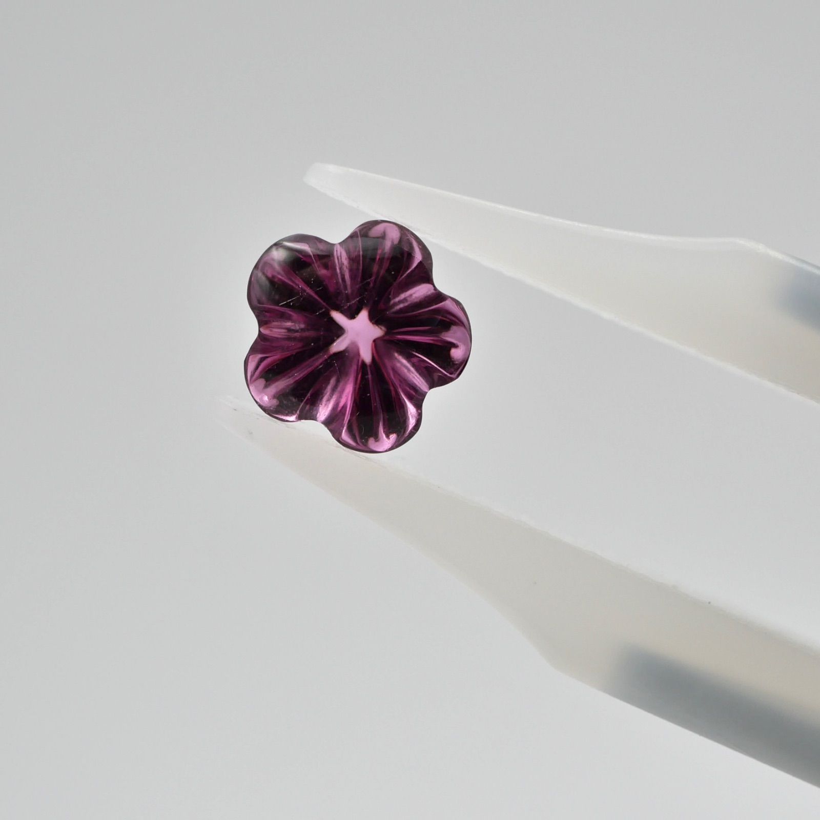 希少フラワーカット】0.6ct 天然ロードライトガーネット ソ付 - メルカリ