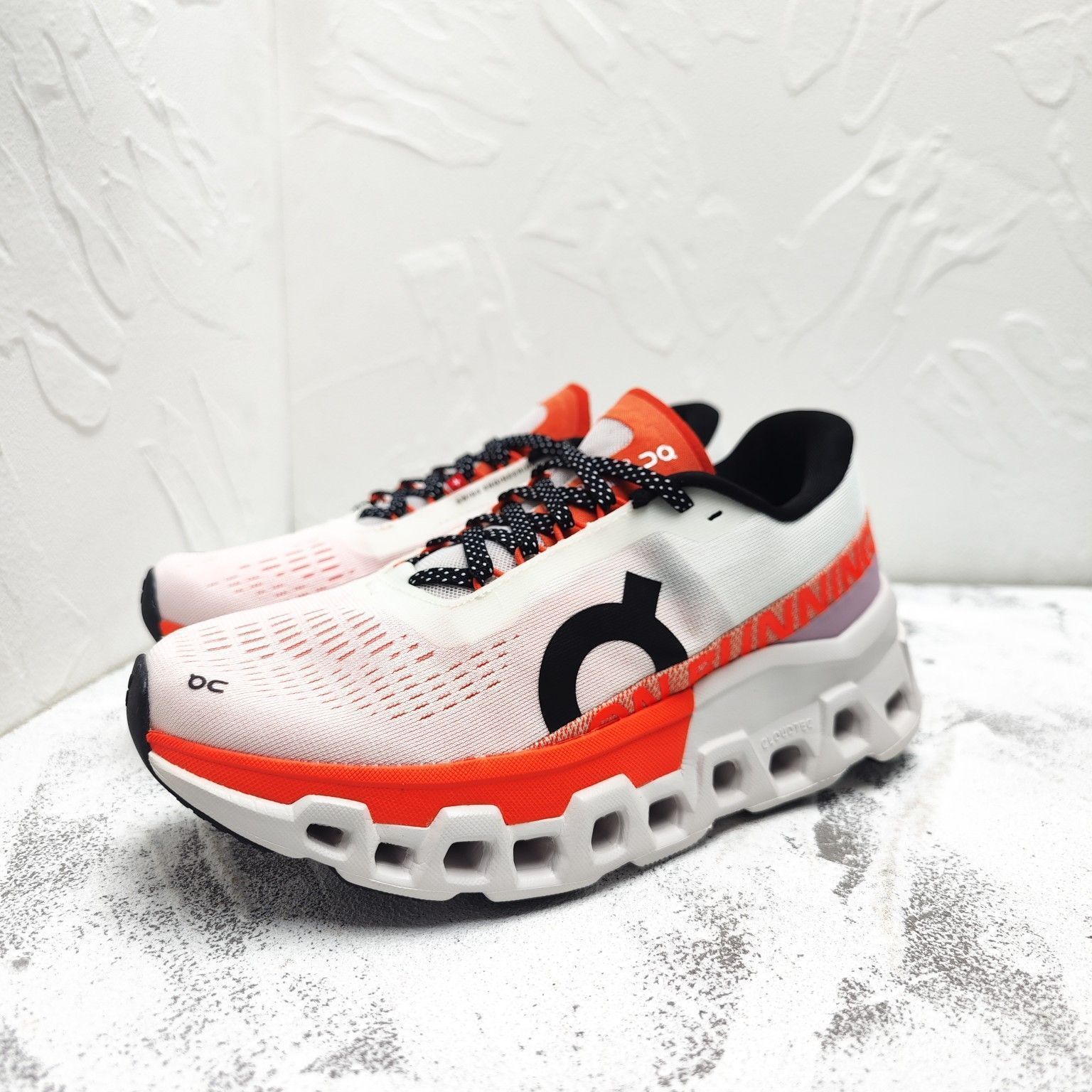 【送料無料】On cloudmonster2ランニングシューズ ホワイト/レッド On Cloudmonster2 クラウドモンスター 第二世代 ジョギング