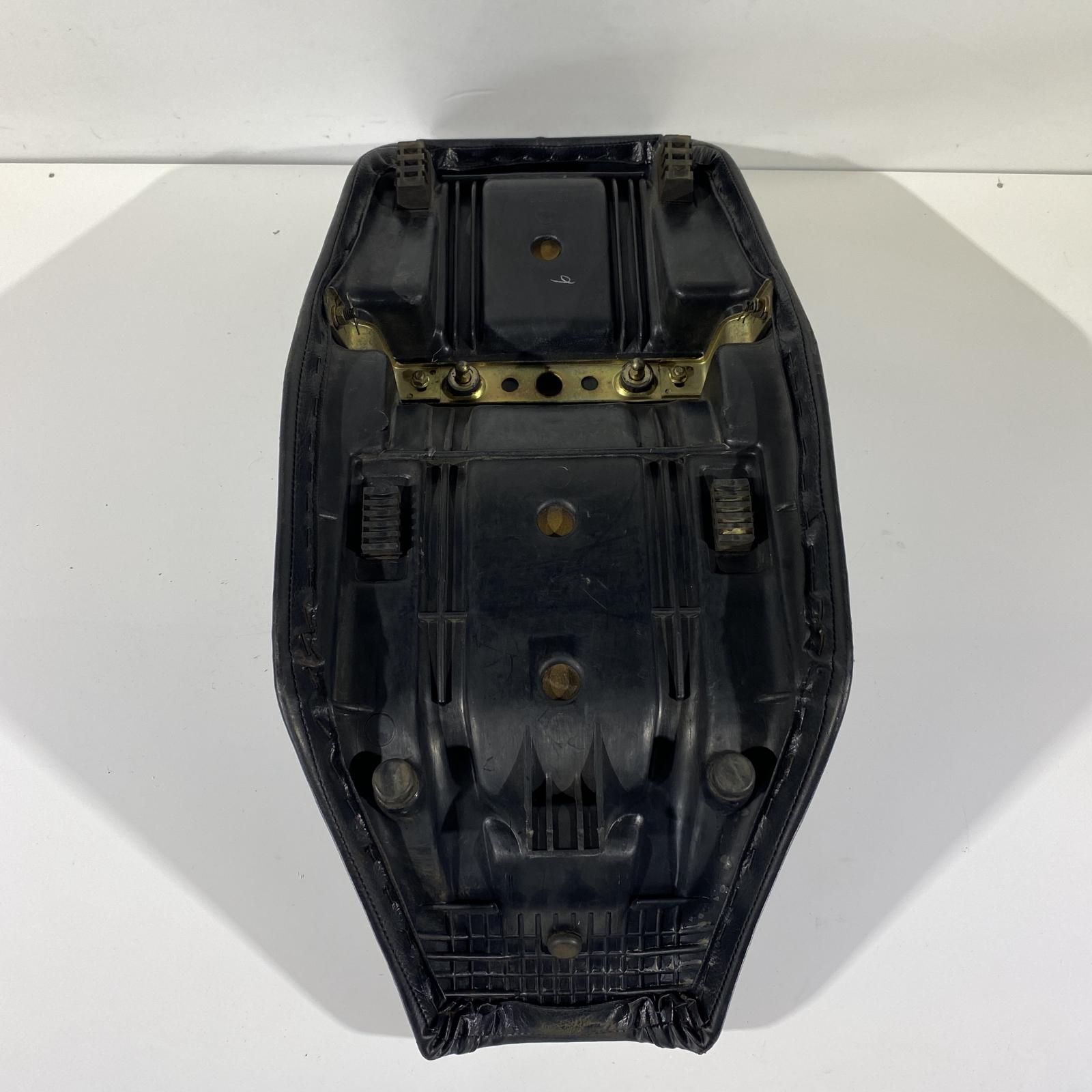 SUZUKI GS250FWスズキ シート