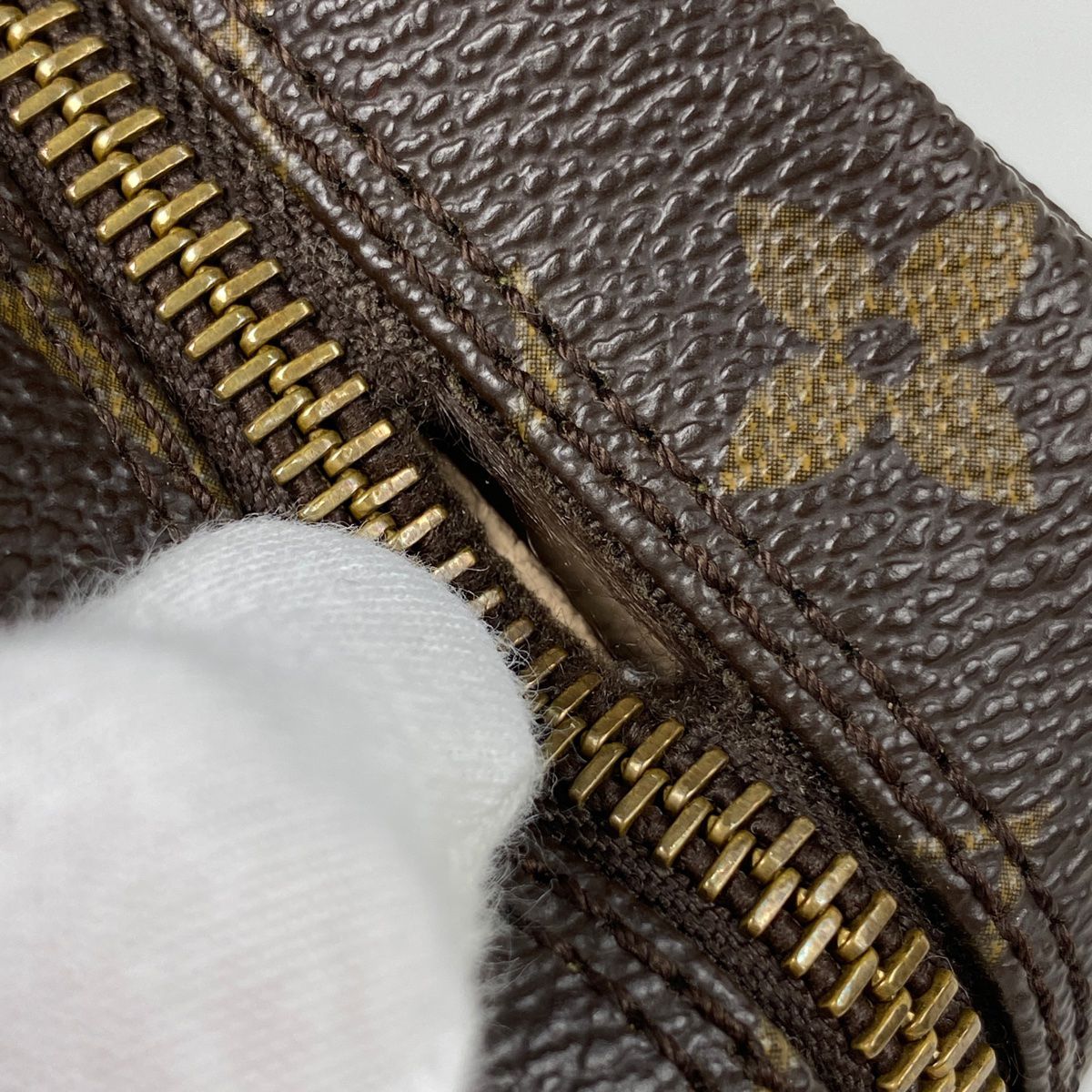 LOUIS VUITTON ルイヴィトン トゥルース・トワレット23 ルイ・ヴィトン Louis Vuitton トゥルース トワレット 23 メイク