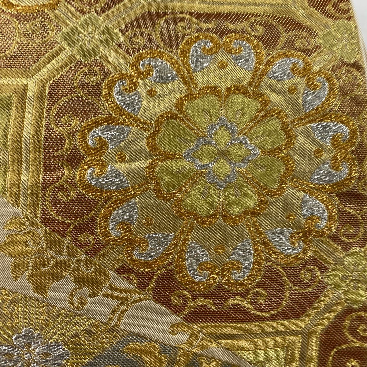 中古美品 袋帯 唐草花模様 金×緑系■N70805-6 袋帯 秀品 横段雅唐花紋 金糸 灰色 六通 正絹｜中古・古着