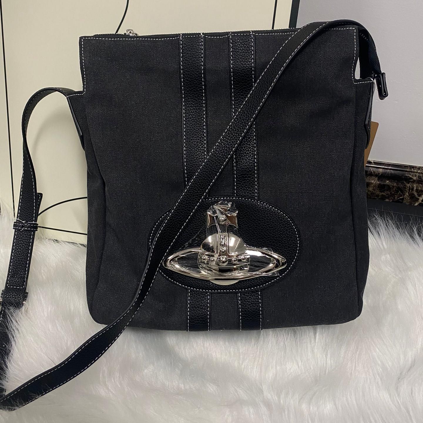 希品✨ Vivienne Westwood ヴィヴィアンウエストウッド エッジウェア ショルダーバッグ ビッグロゴ 黒 デニム キャンバス - メルカリ