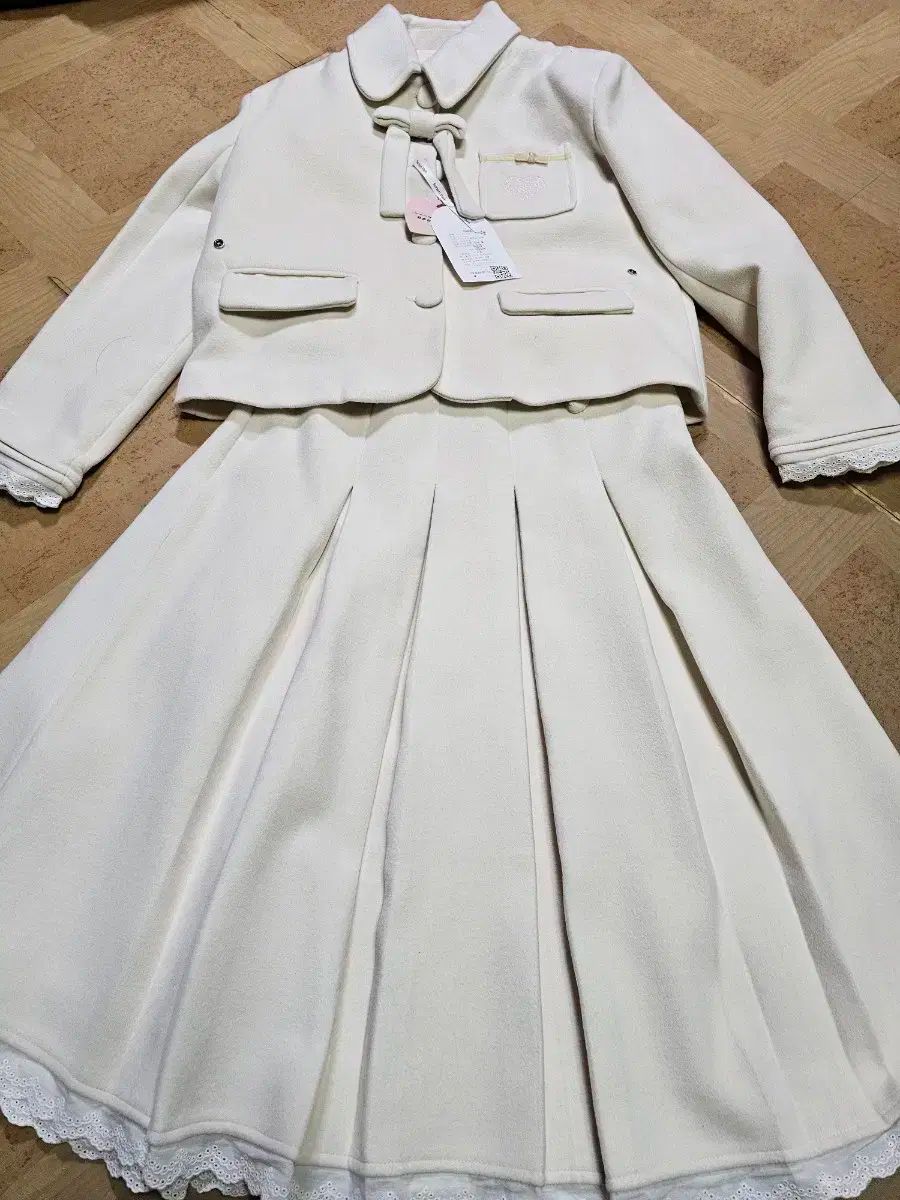 Sunset Park 刺繡 リボン ショート ジャケット ミード の長さ タック シャーリング スカート