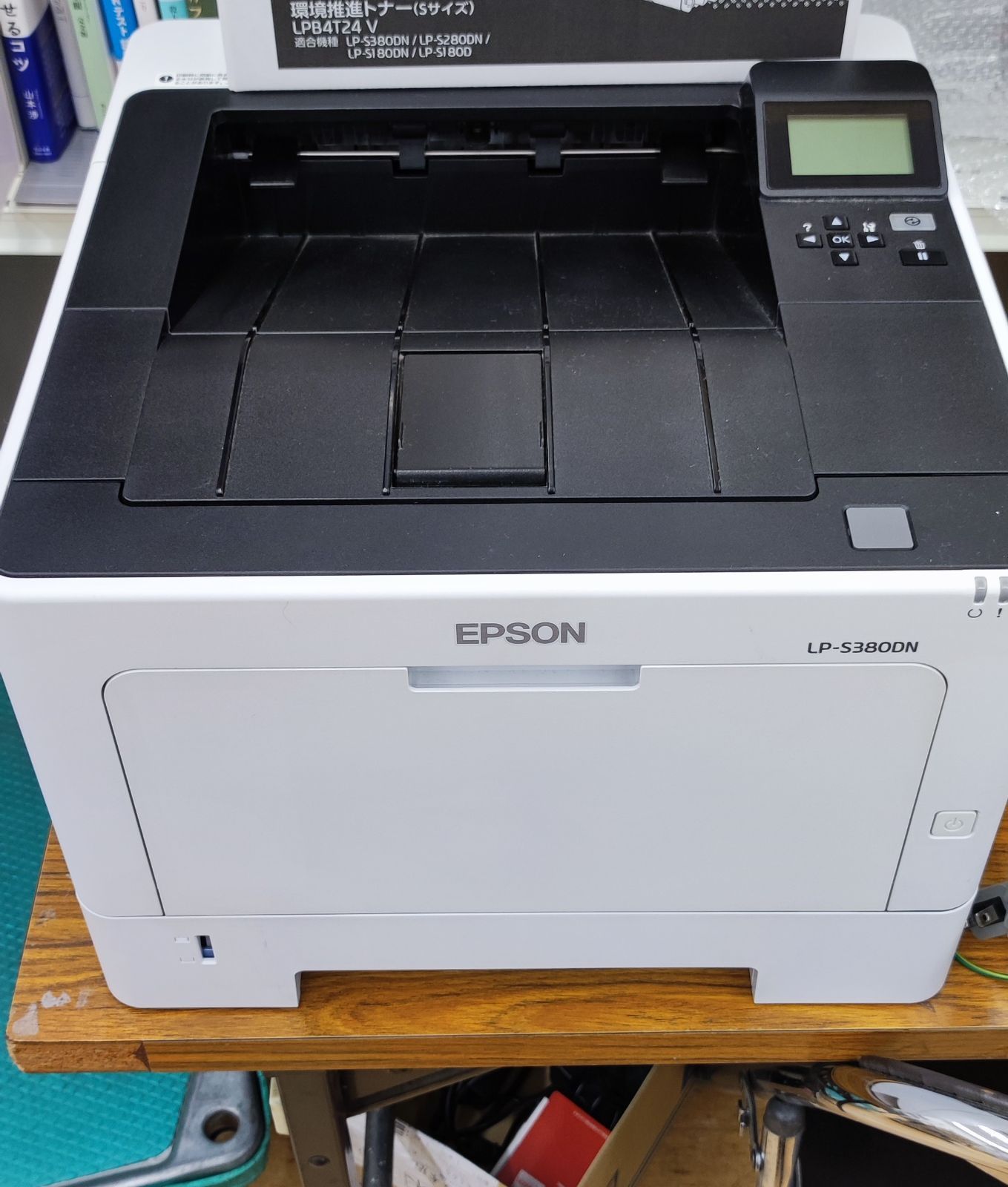 EPSON LP-S380DN　モノクロ　レーザープリンタ　筋あり？