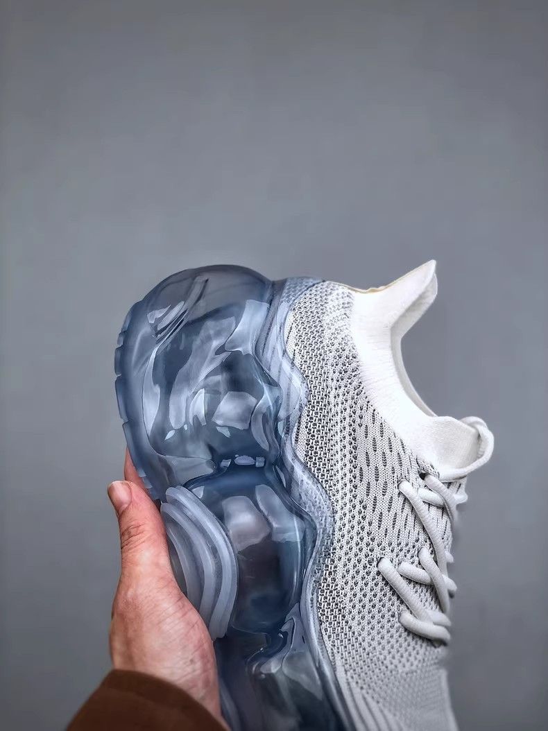 グラウンズ スニーカー