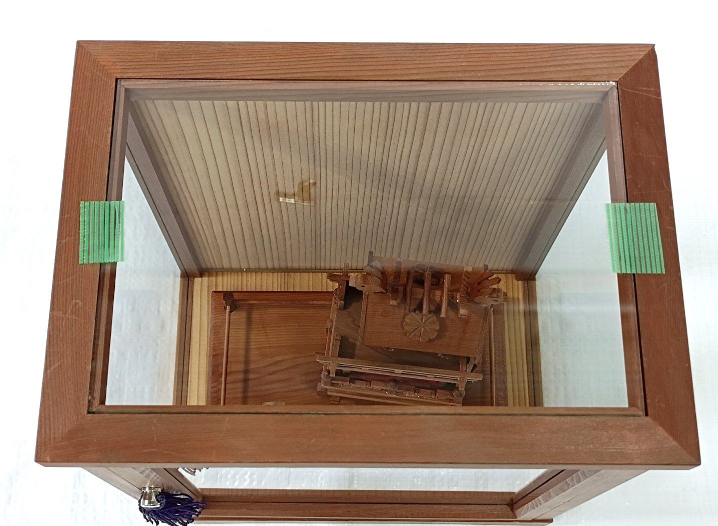 古い 飛騨高山 重要文化財 屋台(山車 )一位細工 大亮敬白　展示ケース付 古い 飛騨高山 重要文化財 屋台(山車 )一位細工 大亮敬白 展示