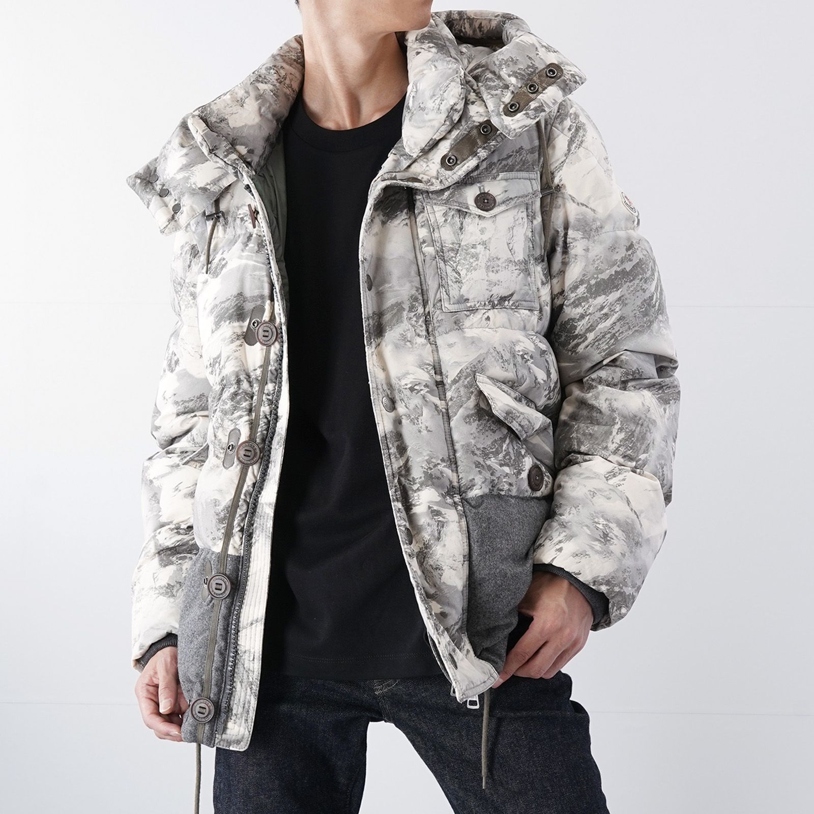 6064【希少モデル】モンクレール‪☆異素材切り替え総柄ダウン EVETTES‬