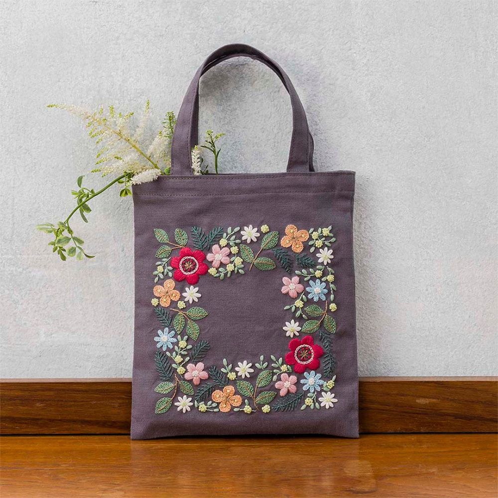 ハンドメイド 刺繍　花柄 ミニトート ラウンド　帯リメイク　ゴルフ　カートバッグ Yahoo!オークション - 花と鳥の手刺繍 ラウンド型トートバッグ