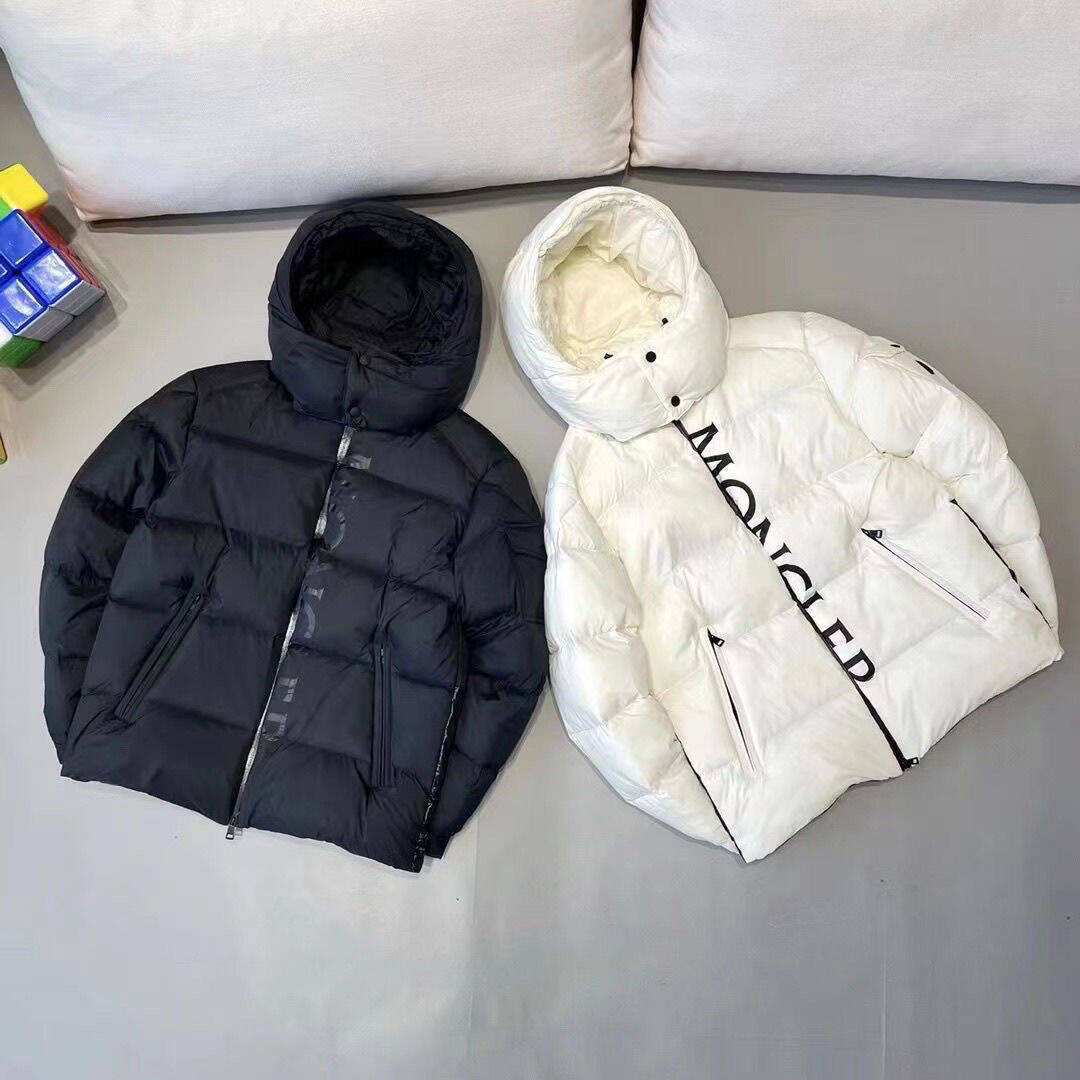 【2色   新品】 MONCLER   モンクレール    ダウンジャケット  男女同型