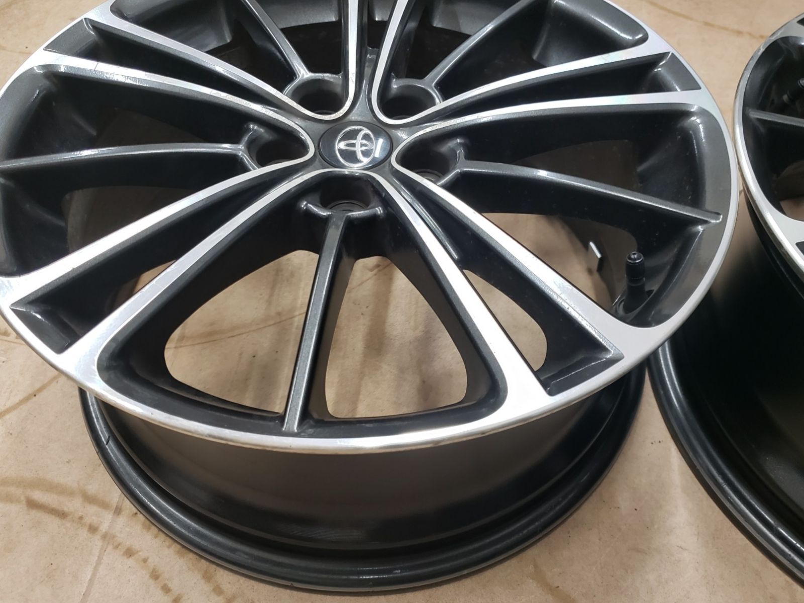 17インチPCD100 5H BRZ前期純正ホイール BRZ前期純正ホイール スバル