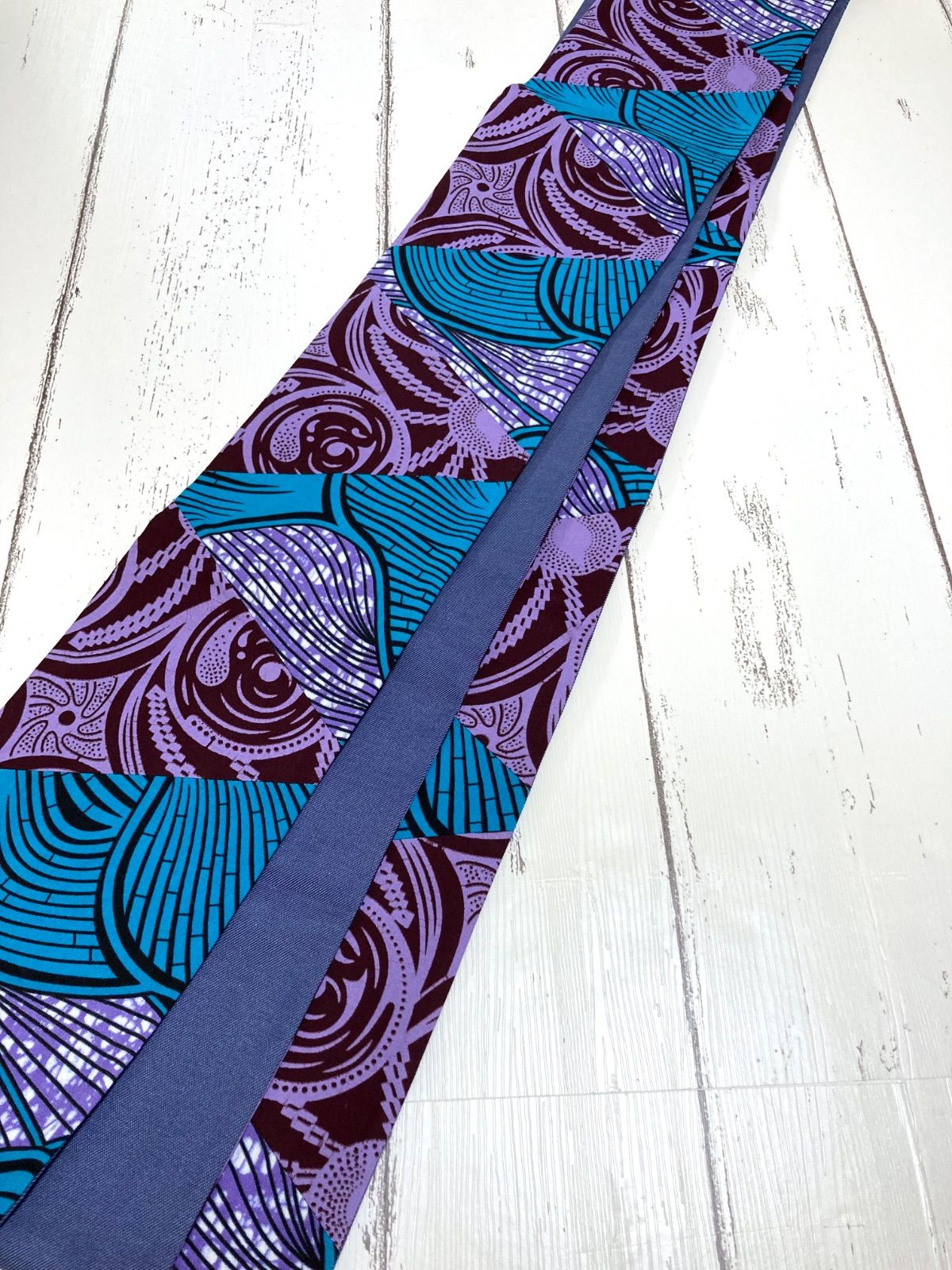 ︎ ︎半幅帯 アフリカンバティック 2種パッチワーク×青-紫 リバーシブル半幅帯 おすすめ 三角 個性的 水色 1点もの ルツボ る壺