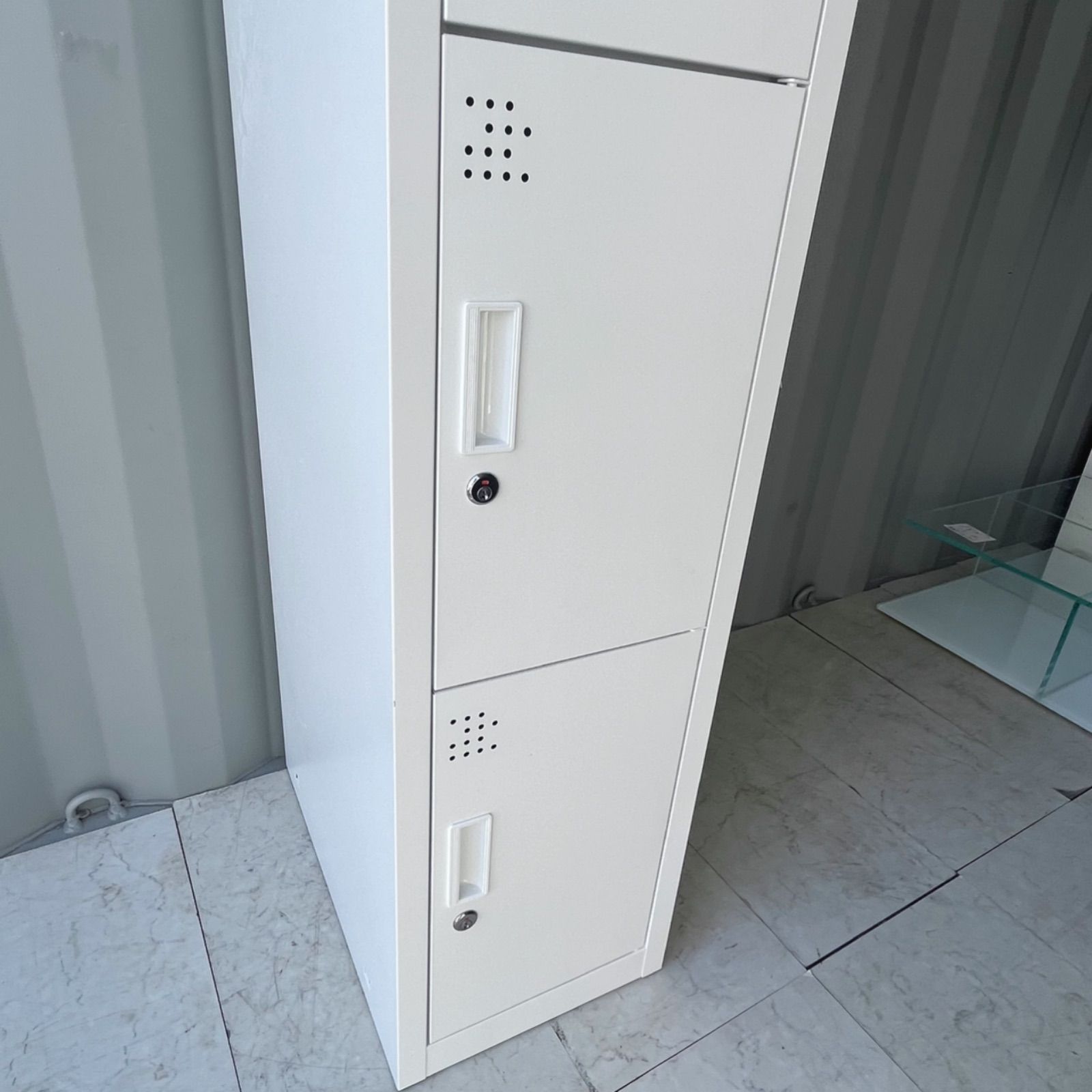 おしゃれホワイトインテリアスチール四段ロッカー