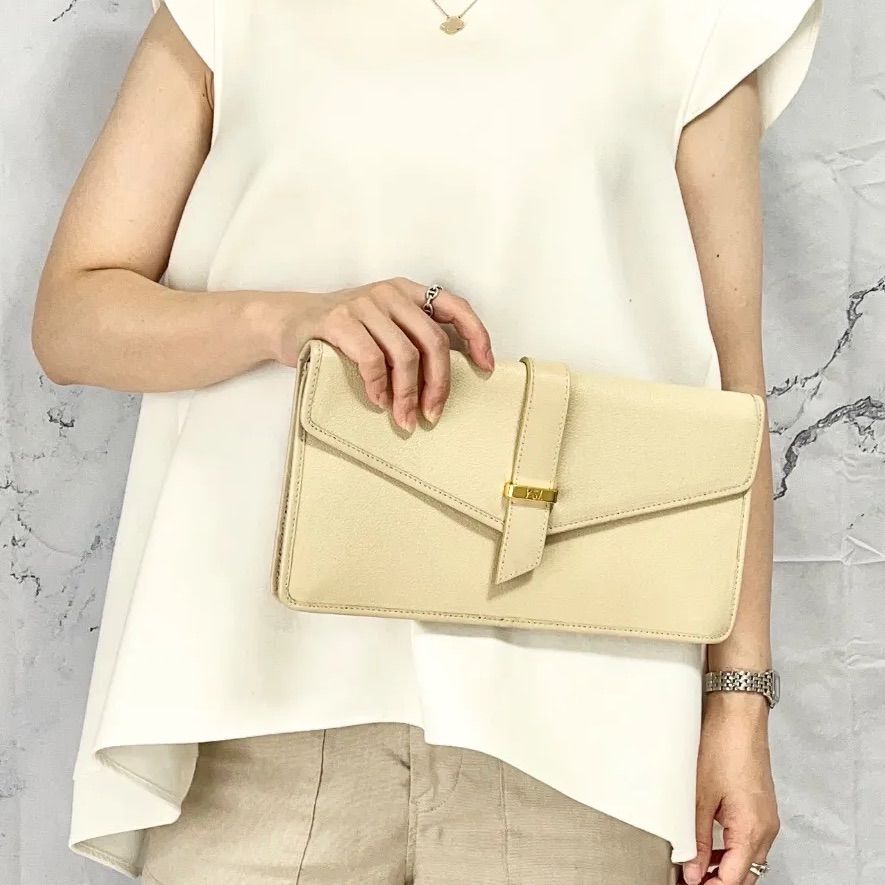 y*5様 YSL ホワイト クラッチバッグ　イヴ・サンローラン イブサンローランクラッチバックホワイト y*5様 YSL ホワイト クラッチ