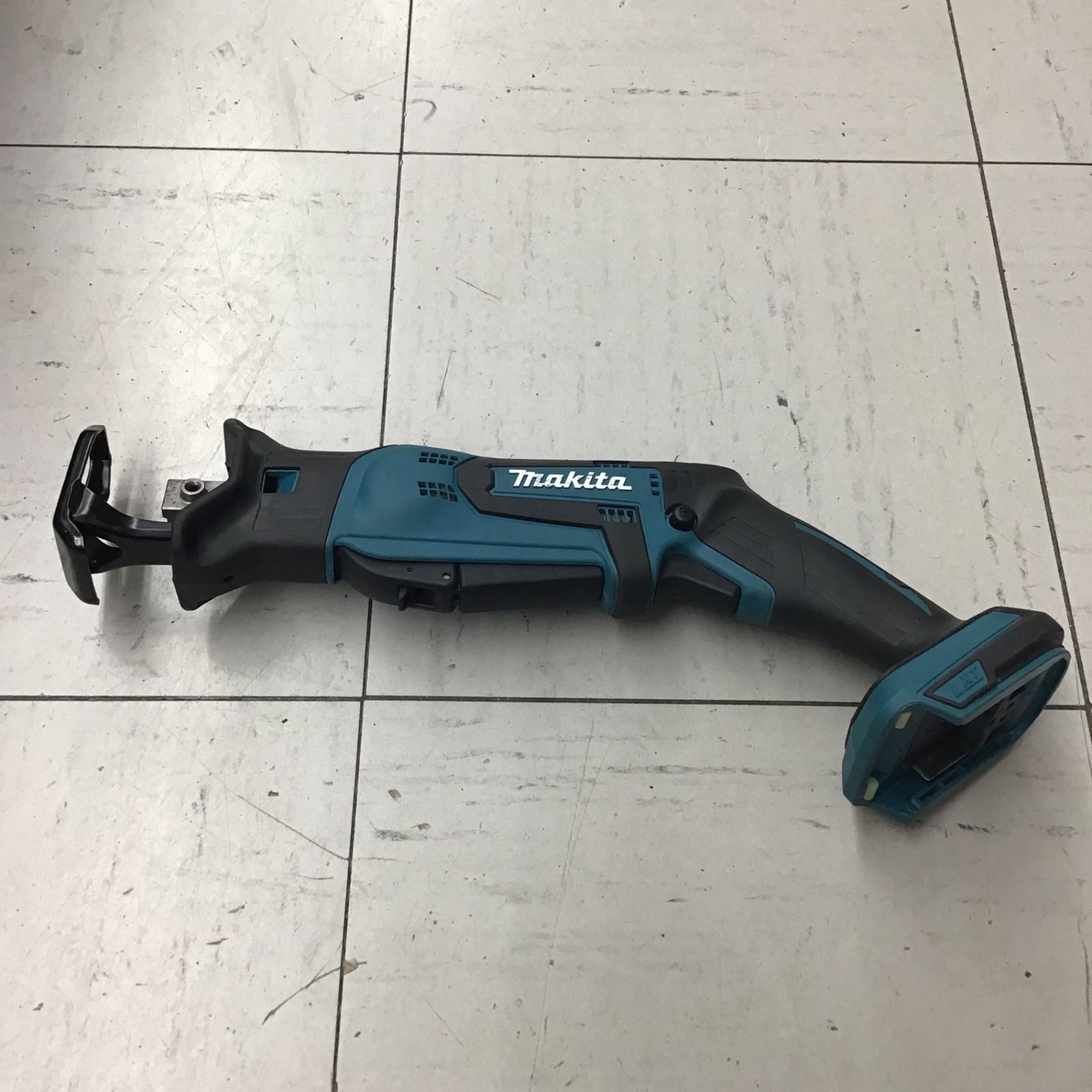 【中古品】 マキタ/makita コードレスレシプロソー JR144DZ 【鴻巣店】