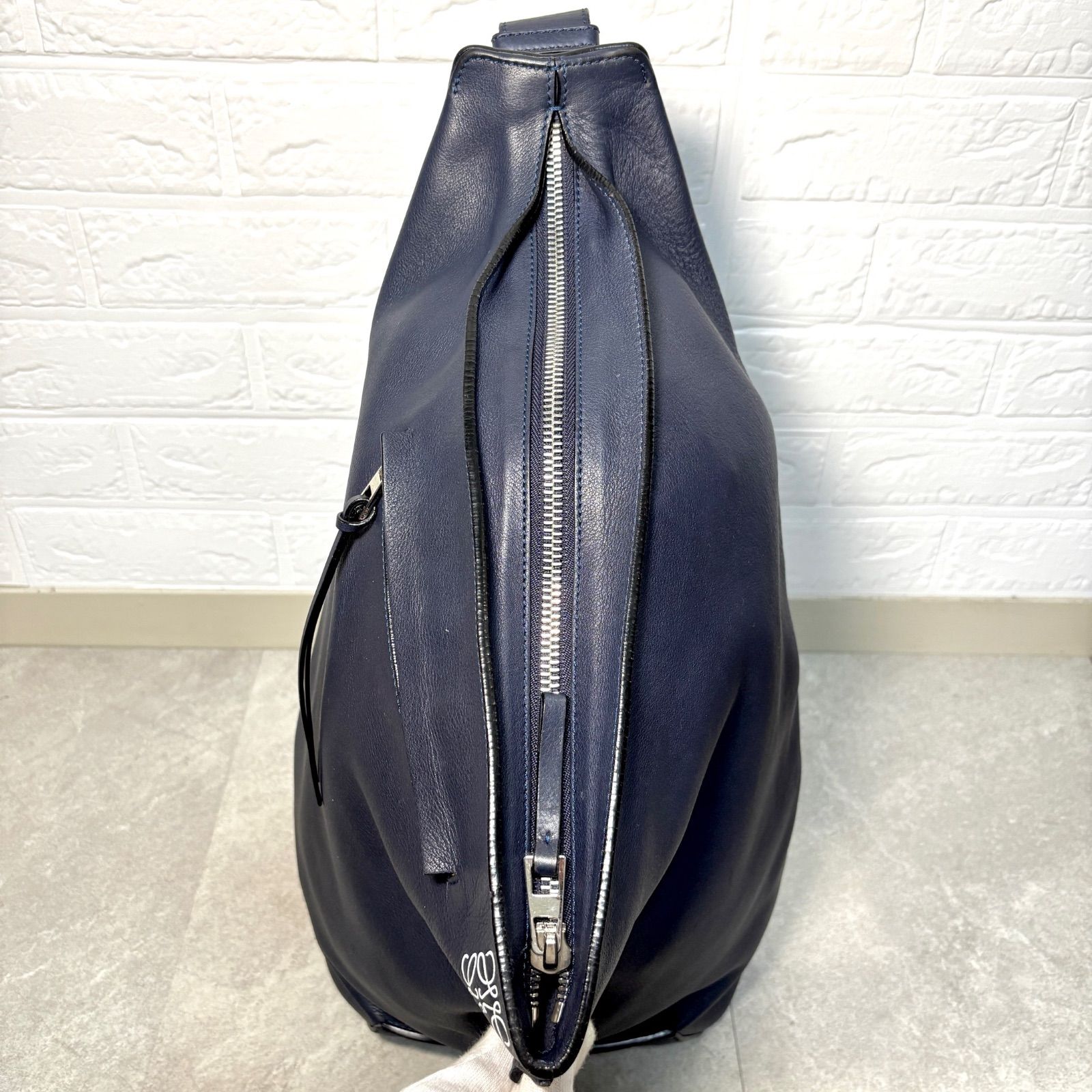 LOEWE ロエベ アナグラム アントン スリング レザー ボディバッグ 