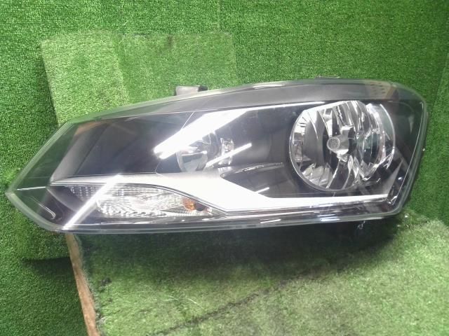 VW ポロ DBA-6RCBZ 左ヘッドランプ ヘッドライト 助手席側 6R2941007F 自社品番250499