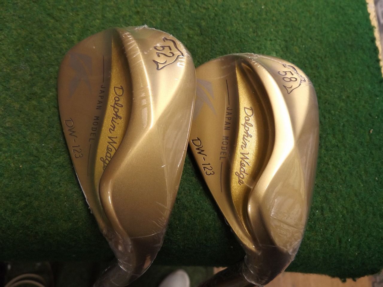 5046 DOLPHIN WEDGE DW-123 GOLD 52°+58° DG 95 S200 新品 5046 DOLPHIN WEDGE DW-123 GOLD 52°+58° DG 95 S200 新品